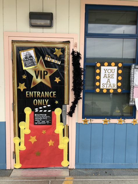 Hollywood Door Decorations Classroom, Hollywood Classroom Door, Hollywood Door Decorations, Broadway Decorations, Hollywood Theme Classroom Door, Popcorn Theme Classroom, Hollywood Classroom Theme, Hollywood Teacher Appreciation, Hollywood Crafts