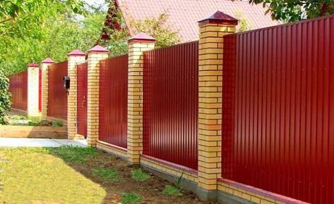 Design Ideas for Your Fence, Front Yard and Backyard Designs Fence Gate Design, Brick Fence, Types Of Fences, Backyard Privacy, Boundary Walls, Front Yard Fence, House Plan Gallery, Modern Backyard, Backyard Spaces