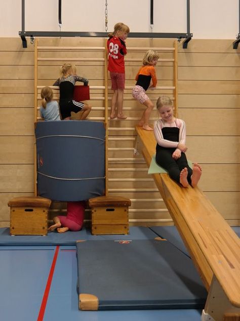 Bildergebnis für kinderturnen bewegungslandschaften Preschool Gym, Preschool Gymnastics, Gross Motor Activity, Kids Gymnastics, Kids Gym, Gross Motor Activities, Baby Gym, Indoor Games, Motor Activities