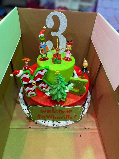 Grinch Birthday Party Shirts, Whoville Birthday Cake, Grinch Cake Ideas Kids, Grinch Theme Birthday Cake, Grinch Birthday Cake Ideas, Grinch Birthday Cakes, Grinch Birthday Cake Kids, Grinch Birthday Party Cake, Whoville Cake