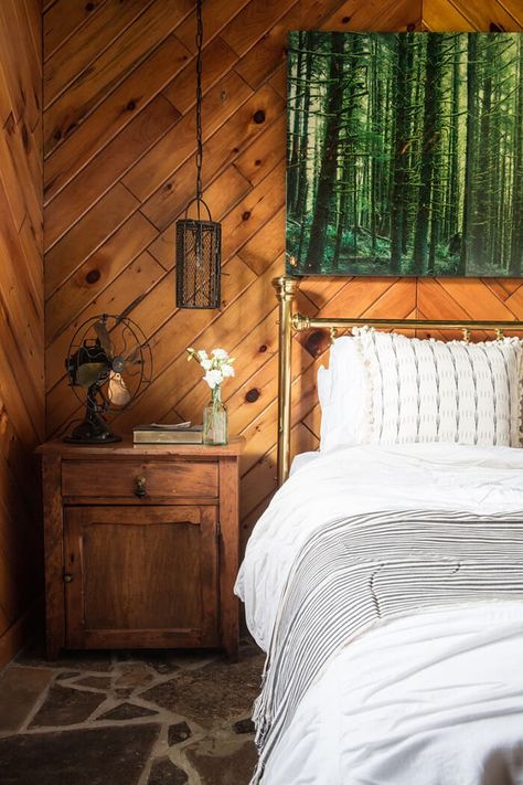 Another curse of orange knotty pine walls Rustic Cottage Bedroom, Cottage Bedroom Ideas, Knotty Pine Walls, Small Guest Rooms, Building A Cabin, Luxe Bedroom, Wood Walls, The Stables, Rustic Bedroom Decor