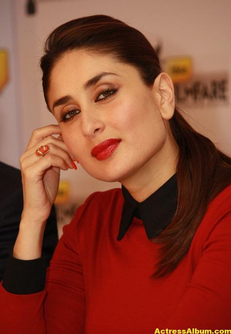 Kareena Kapoor Beautiful Pics In Red Dress Kareena Kapoor Wallpapers, Kareena Kapoor Photos, Kareena Kapoor Pics, Red Lipstick Shades, Kareena Kapoor Khan, Coral Ring, Kareena Kapoor, Bollywood Girls, Bollywood Stars