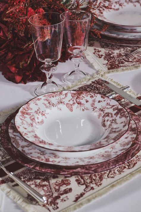 Toile De Jouy Table Setting, Dior Dinnerware, Dior Tableware, Dior Plates, Terrazas Chill Out, Wine Glass Designs, Trinket Trays, Maria Grazia Chiuri, Maria Grazia