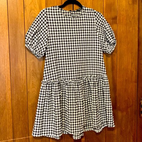 Checkered Black And White Dress Size Small Zara. Made In Morocco, New Without Tags Mint Condition Beautiful Piece. Checkered Black And White, Black And White Dress, Black N White Dress, Zara Black, Zara Dresses, Mint Condition, Morocco, White Dress, Zara