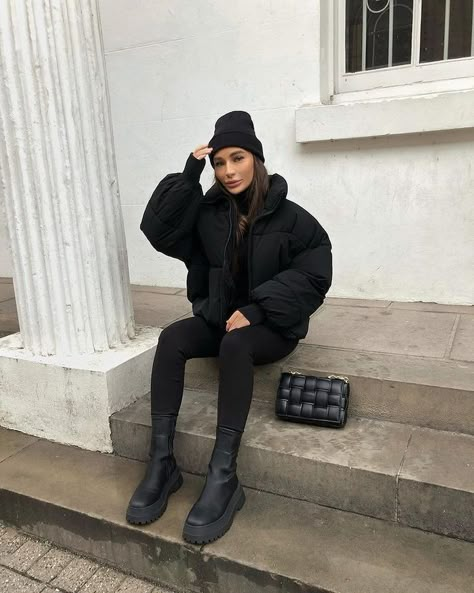 Leggings Outfits, Winter Fashion Outfits Casual, Cold Outfits, All Black Outfit, Casual Chic Outfit, Winter Fits, Autumn Outfit, Winter Fashion Outfits, Outfits With Leggings