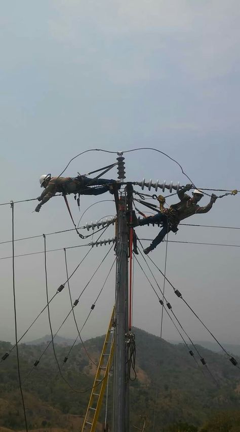 Electrition Aesthetic, Journeyman Lineman, Electrical Lineman, Power Lineman, Transmission Tower, Types Of Goals, Transmission Line, Electrical Projects, Wow Video