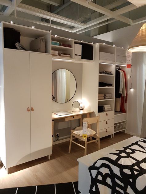 Room With Cabinets Ideas, Studio Wardrobe Ideas, Small Wadroob Design Bedroom, Closet On Wall, Platsa Ikea Ideas Bedroom, Small Rooms Design, Wardrobe Bedroom Ideas, Zimmer Diy, Modern Home Interior