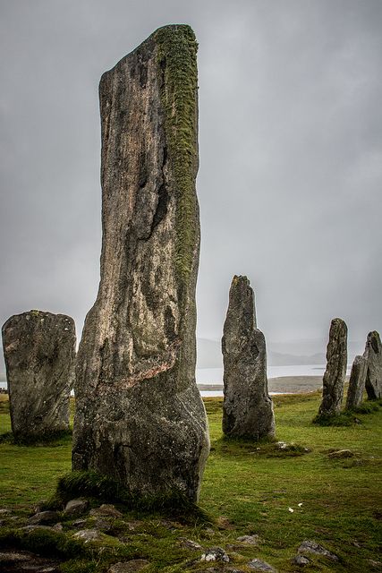 Calanais Standing Stones, Standing Stones Scotland, Callanish Standing Stones, Standing Stones Art, Chapel Painting, Mythical Garden, Ancient Egyptian Architecture, Standing Stones, Orkney Islands