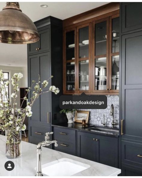 Dark Walls Light Cabinets, Dark Walls White Cabinets, Black Island Wood Cabinets, Black Kitchen Countertops Color Combos, Black Tile Kitchen, Iron Ore Kitchen Cabinets, Craftsman Home Decor, Charcoal Kitchen, Luxurious Kitchens