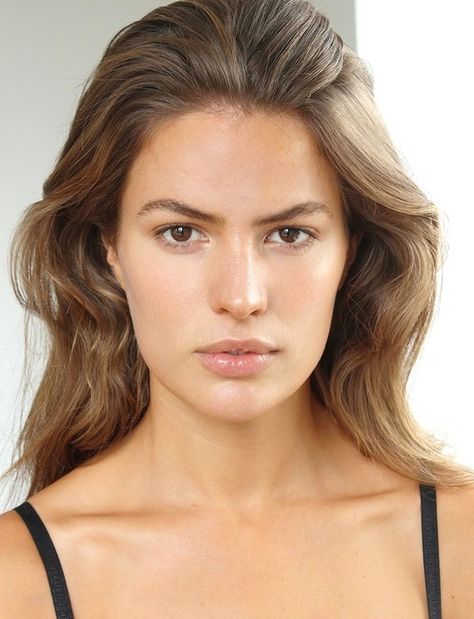 Model Casting Outfit, Russell Aesthetic, Cameron Russell, Hair Nutrients, Model Casting, Make Up Inspiration, Simple Makeup Looks, Vogue Spain, Aesthetic People