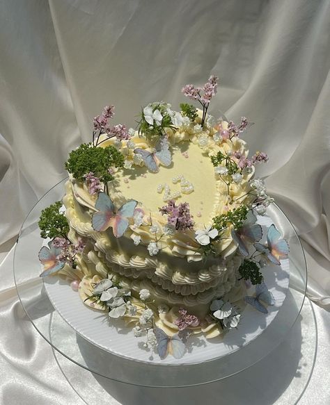 Spring Birthday Cake, Cake With Real Flowers, Cottagecore Cake, Moss Cake, Fairy Garden Cake, Pastry Design, Vintage Birthday Cakes, Cloud Cake, 21st Cake