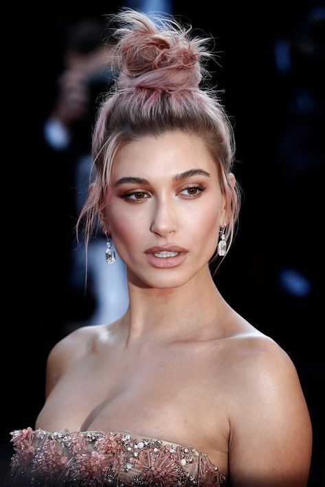 Hailey Bieber Hairstyles, Pink Hair Ideas, Which Hair Colour, Thick Natural Hair, Light Pink Hair, Cool Hairstyles For Girls, Instagram Hairstyles, Easy Bun, Twist Ponytail