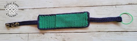 Crochet Pen Holder, Amigurumi Bookmark, Celtic Knot Crochet, Crochet Bookmarks Free Patterns, Easy Crochet Bookmarks, Crochet Book Cover, Loom Crochet, I Love To Read, Bookmark Pattern