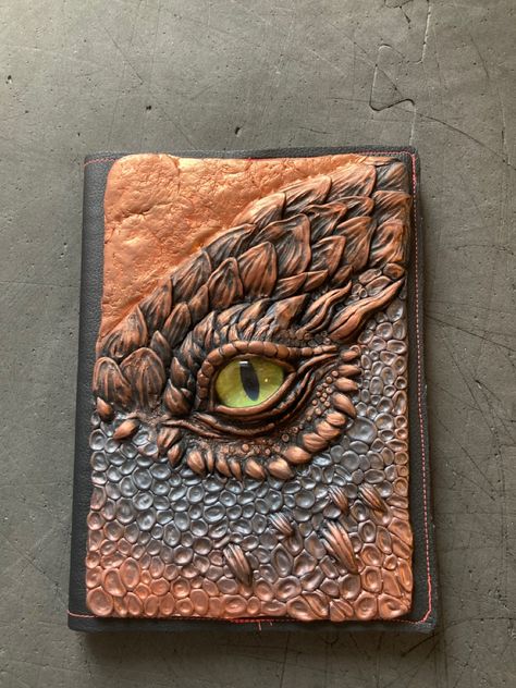 Dragon polymer clay notebook cover Polymer Journal, Dragon Notebook, Halloween Spell Book, Diy Fimo, Halloween Spells, Notebook Sleeve, Polymer Clay Dragon, Book Cover Diy, Dragon Crafts