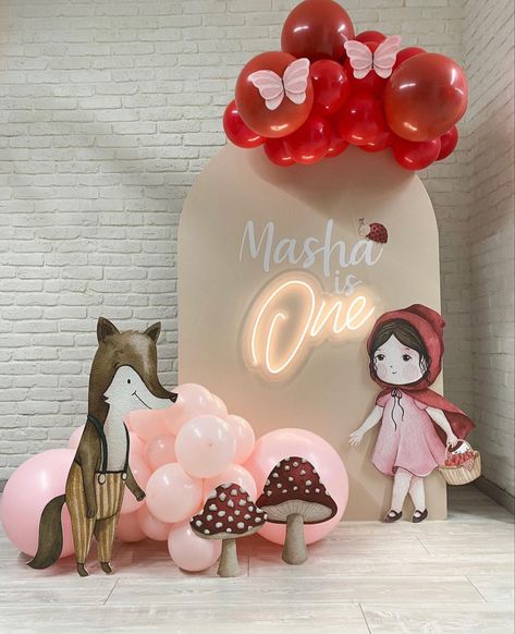 Red Riding Hood Birthday Party, Red Riding Hood Birthday, Dolphin Birthday, Kotak Bento, Baby Birthday Party Theme, Decoration Buffet, Birthday Party Idea, Fairy Garden Birthday Party, 1st Birthday Girl Decorations