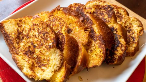 Vanilla Pudding Mix Is The Special Ingredient You Need For Top-Notch French Toast - The Daily Meal French Toast Toppings, Vanilla French Toast, French Toast Batter, Challah French Toast, Homemade French Toast, Delicious French Toast, Make French Toast, Cinnamon French Toast, Toast Toppings