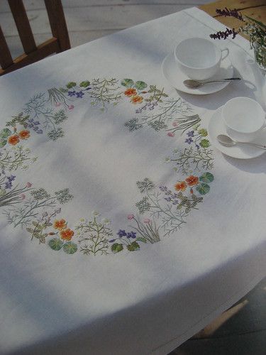 Herb Embroidery, Sashiko Embroidery, Embroidered Tablecloth, Embroidery Book, Hand Embroidery Flowers, Japanese Embroidery, 자수 디자인, Silk Ribbon Embroidery, Design Guide