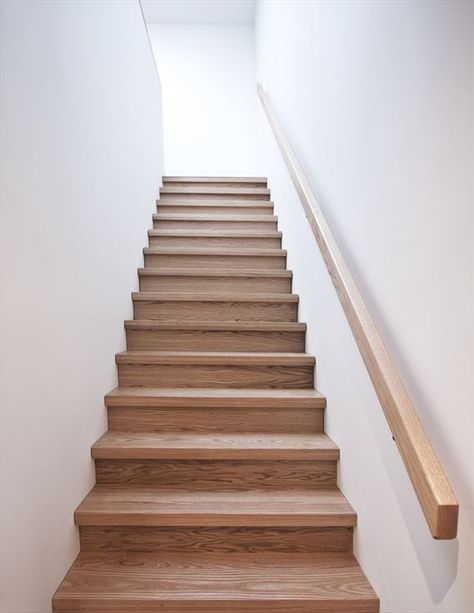 Wood Staircase, Attic Stairs, Hal Decor, Stair Handrail, Narrow House, Home Stairs Design, Staircase Railings, Wood Stairs, Interior Stairs