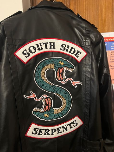 South side serpents jacket South Side Serpents Outfit, Southside Serpents Aesthetic, Riverdale Jacket, Serpent Jacket, Riverdale Merch, Southside Serpents, Riverdale Characters, Riverdale Aesthetic, Fabric Paint Designs