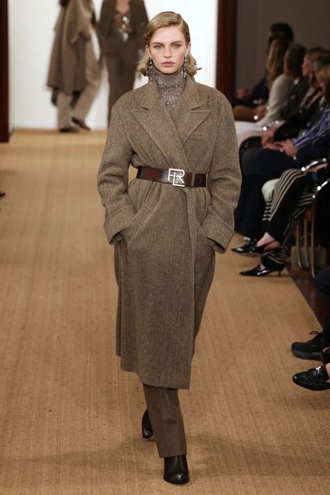 Ralph Lauren Fall 2024 Runway, Fashion Show & Collection Review [PHOTOS] Eli Saab, 2024 Runway, Ralph Lauren Fall, Fashion Chanel, Show Collection, Ralph Lauren Style, Stylish Clothes, Ralph Lauren Collection, Fashion 2024