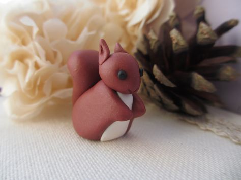 Red squirrel British wildlife polymer clay miniature Clay Squirrel, Polymer Animals, Easy Clay Sculptures, Jumping Clay, Polymer Clay Miniature, Clay Videos, Fox Jewelry, Polymer Clay Figures, Clay Diy Projects