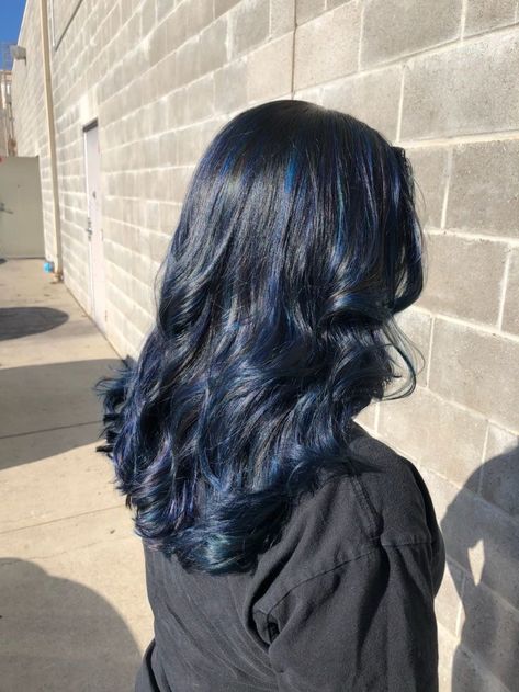 Navy Blue Hair Highlights, Dark Dark Blue Hair, Midnight Blue Highlights In Brown Hair, Black Hair Colour Ideas, Dark Blue Dyed Hair, Midnight Blue Hair Highlights, Dark Brown And Blue Hair, Blue Black Balayage, Blue Balayage Hair Brunettes