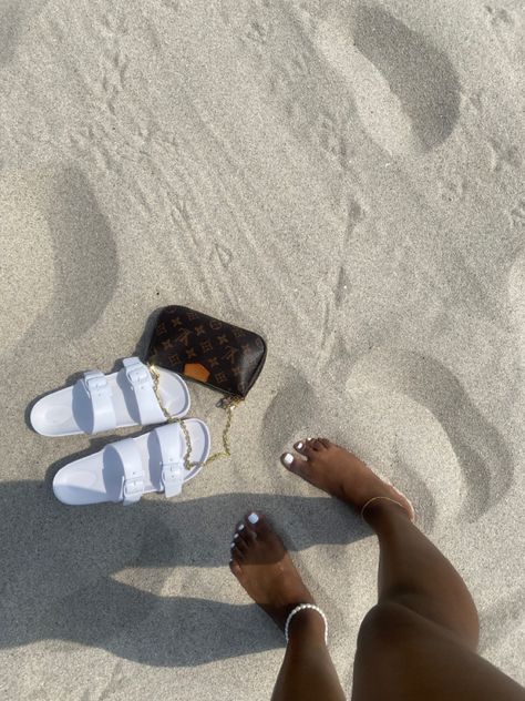 Vacation Mani Pedi, Beach Pedicure, Feet In The Sand, Island Outfit, In The Beach, Cute Instagram Pictures, Inspo Pics, Saved Pins, Pink Acrylic