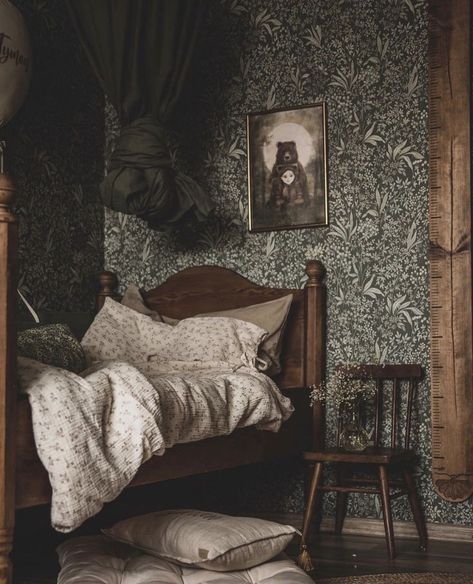 Moody Toddler Room, Moody Kids Room, Vintage Toddler Rooms, Victorian Nursery, Cottage Grandma, Vintage Kids Room, Vintage Cottage Core, Bedroom Victorian, Fairytale Aesthetic