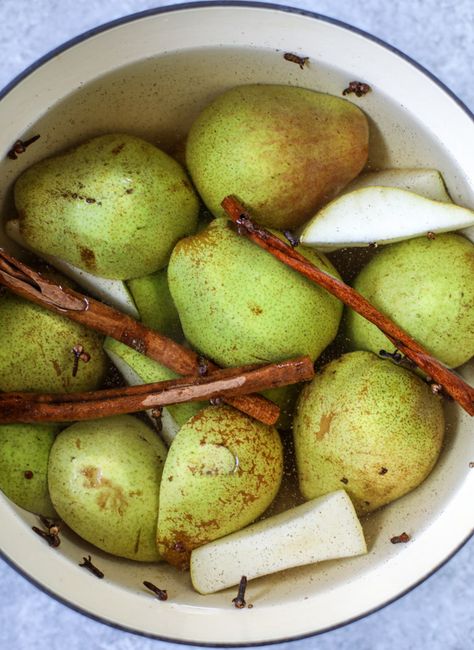 homemade pear cider I howsweeteats.com Pear Cider Recipe, Homemade Cider, Thanksgiving Pie Recipes, Cider Tasting, Harry And David, Pear Cider, Pear Jam, Apple Cider Recipe, Cider Recipe