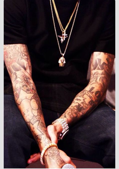 guess who's arms theses are ? Chris Brown Tattoos, Chris Brown Neck Tattoo, Brown Tattoos, Guess The Celebrity, Mens Body Tattoos, Fine Guys, Brown Babies, Celebrity Tattoos, Chris Brown