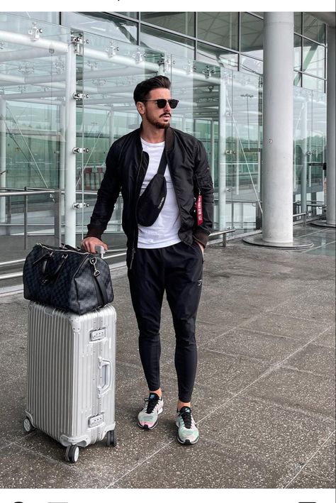 Men Travel Outfit Airport, Male Airport Outfit, Boys Airport Outfit, Travel Outfit Men Airport, Airport Outfit Men Travel Style, Airport Look Men, Airport Fashion Men, Comfy Travel Outfit Long Flights, Airport Outfit Men