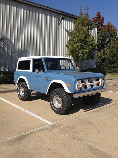 Aesthetic Bronco, Carros Retro, Ford Bronco For Sale, Ferrari Dino, Classic Ford Broncos, Ford Broncos, Old Vintage Cars, Audi Rs5, Mustang Boss