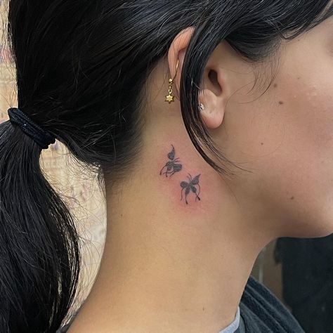 ꧁ 𝟙𝟘𝟘𝟘 ƙιʂʂҽʂ ꧂ on Instagram: “a very fun neck tat for my friend @star.da0 👼🤍 my half of our lil trade . . . . . . . #latattoo #latattooartist #handpoked #handpokedtattoo…” Star Neck Tattoos, Womens Neck Tattoos, Behind Neck Tattoo Woman, Side Of Neck Tattoo, Behind Neck Tattoo, Star Tattoos Behind Ear, Side Neck Tattoo, La Tattoo, Neck Tattoos Women