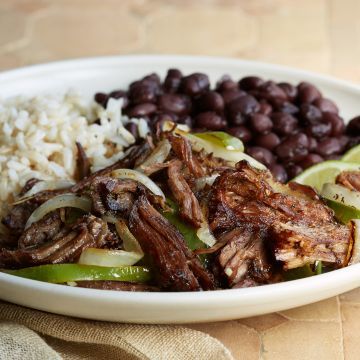 Vaca Frita Recipe, Crispy Shredded Beef, Cuban Dishes, Cuban Cuisine, Beans And Rice, Hispanic Food, Shredded Beef, Cuban Recipes, Caribbean Recipes