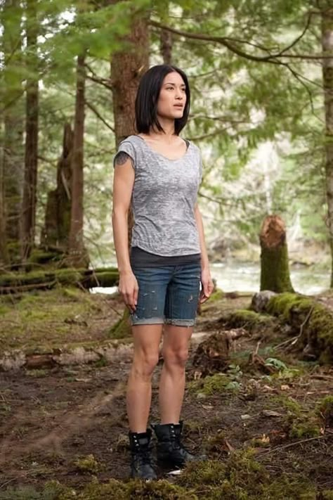 Twilight Leah, Leah Clearwater, Twilight Wolf Pack, Seth Clearwater, Royal Enfield Accessories, Julia Jones, Twilight Wolf, Wolf Shifter, Story Settings