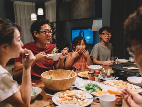 Studies show people are gathering to eat with friends and family more often ⁠— and the ritual has been linked to a whole host of emotional, social and physical benefits. Poor People Food, Going To Bed Hungry, Meat Delivery, Eat Together, Kids Talking, Dinner At Home, People Food, What You Eat, Best Diets