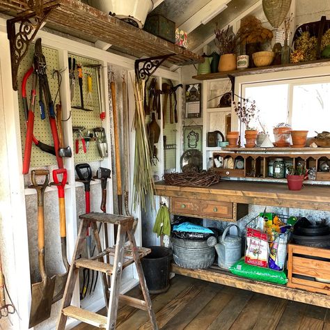 Rustic She Shed Interior, Potting Shed Interior Ideas, Barn Wood Floors, Rustic She Shed, She Shed Garden, She Shed Interior Ideas, She Shed Interior, Cottage Garden Sheds, Cool Sheds