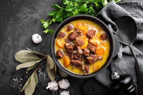 A delicious, warming recipe that is very easy-to-make. Slow Cooker Sweet Potato Beef Stew is about to become your favorite recipe this winter. Sweet Potato Beef Stew, Soup Photography, Meat Stew, Slow Cooker Sweet Potatoes, Bacon Cheeseburger Soup, Beef Soup Recipes, Cheeseburger Soup, Beef Stew Meat, Beef Stew Recipe