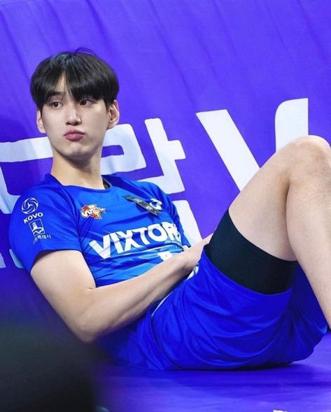 Sungjin Volleyball, Volleyball Korea, Lim Sungjin, Park Hanbin, Volleyball Photography, Mens Volleyball, Men Are Men, Bodybuilding Workout Plan, Why Do Men