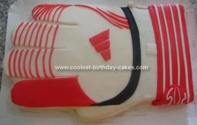 Homemade Goal Keeper Glove Birthday Cake: This idea for a Goal Keeper Glove Birthday Cake was came out when my friend Bia asked me to help her on surprising her son João for his 11th birthday. Goal Keeper Cake, Soccer Cake Ideas, Dump Truck Birthday Cake, Soccer Cakes, Keeper Gloves, Truck Birthday Cakes, Goal Keeper, Soccer Cake, Diy Birthday Cake