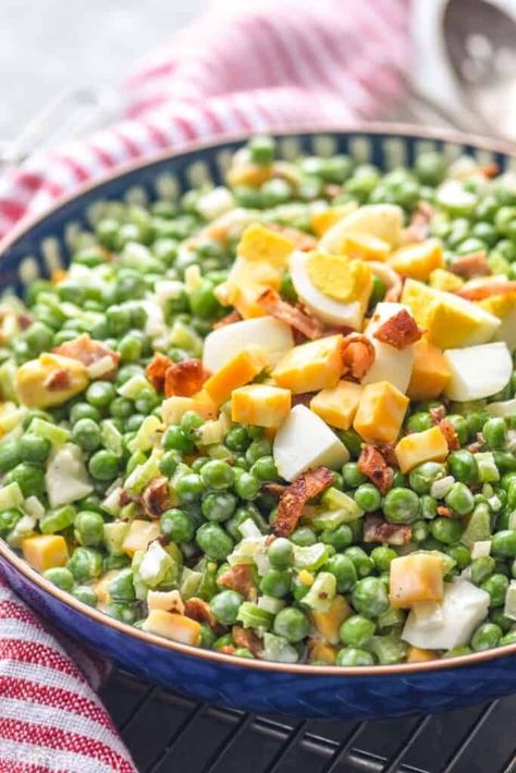 Pea Salad is the perfect easy picnic recipe. Throw together a few easy ingredients for a classic side dish that everyone will love. Southern Pea Salad, Crunchy Pea Salad, Perfect Picnic Food, Crock Pot Sweet Potatoes, Vegetable Salads, Pea Salad Recipes, Italian Potatoes, Tuna Salad Pasta, Mayonnaise Recipe