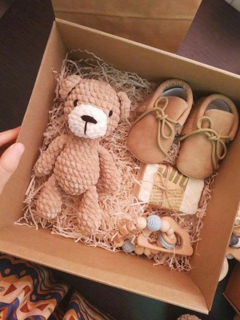 Crochet Gift Box Ideas, Shoe Box Gift Ideas, Newborn Present Ideas, Newborn Gift Boxes, Baby Christmas Gift, Baby Shower Gift Box, Expecting Mom Gifts, Crochet Plush, Baby Hamper