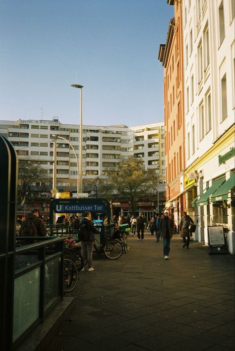 #berlin #analog #film #kodak #photography #photooftheday Berlin Film Photography, 90s Berlin, Berlin Photo Ideas, Kodak Photography, Berlin Vibes, Berlin Summer, Berlin Nightlife, Berlin Aesthetic, Berlin Photography