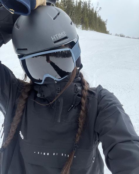 Snowboarding Hair, Snow Boarding Outfits Woman, Snowboarding Hairstyles, Snow Outfits For Women, Ski Fits, Winter Princess, Ski Girl, Ski Outfit, Snow Trip