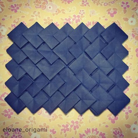 Elô Origami on Instagram: “Spread of clovers Tessellation. Designed by Shuzo Fujimoto. Folded with the Tessellation group.. 16x20cm color plus 80g . . . . . . .…” Origami Tessellation, Geometric Template, Tessellation Art, Origami Patterns, Paper Origami, Maltese Cross, Maltese, Diy Paper, Paper Craft