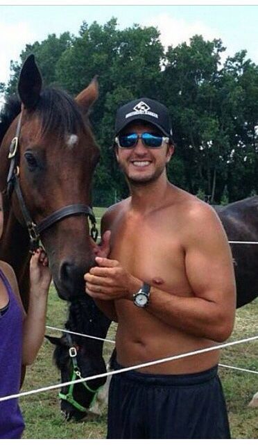 Nothing better than a shirtless luke :) Luke Brian, Luke Bryan Shirtless, Luke Bryan Videos, Luke Bryan Shirtless Pictures, Luke Bryan Songs, Luke Luke, Luke Bryan Fan, Luke Bryan Pictures, Chris Stapleton