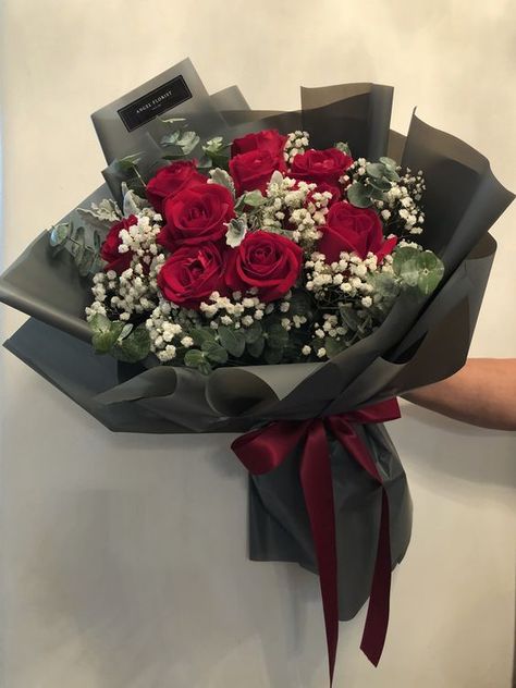 Red Roses Bouquet For Girlfriend, Rose Bouquet Graduation, Graduation Flowers Bouquet, Graduation Flower Bouquet, Valentine Flower Arrangements, Roses Bouquet Gift, Flower Boquet, Graduation Bouquet, Birthday Flowers Bouquet