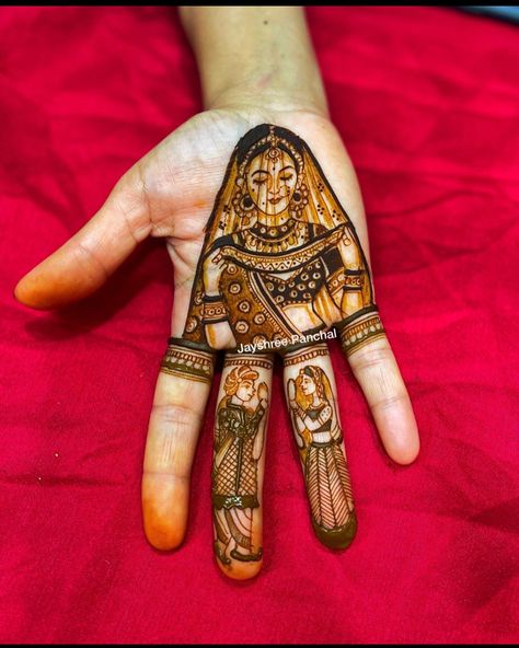 Mehndi Figures, Bride Mahendi, Bride Mehandi, Latest Mehndi Designs Wedding, Short Mehndi Design, Mehandi Art, Front Mehndi Design, Bridal Mehandi, Leg Mehndi