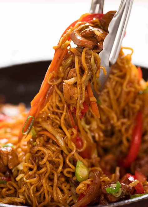 Tongs tossing Chicken Vegetable Ramen Noodles in a black skillet Reman Noodles, Caramelised Chicken, Homemade Ramen Broth, Veggie Ramen, Vegetable Ramen, Vegetarian Oyster Sauce, Season Chicken, Hidden Vegetables, Chinese Cooking Wine