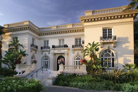 Labyrinth Walk, Hollywood Mansion, Labyrinth Garden, Colonial Mansion, California Nature, Mansion Exterior, Mansion Designs, Meditation Garden, Spiritual Retreat